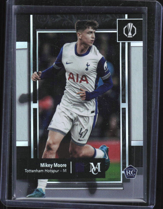 2024-25 Topps Museum Collection UEFA Mikey Moore RC #48 framsida
