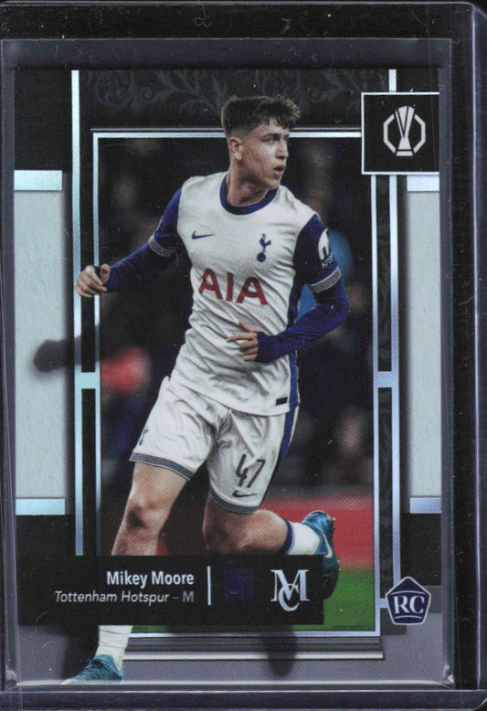 2024-25 Topps Museum Collection UEFA Mikey Moore RC #48 framsida