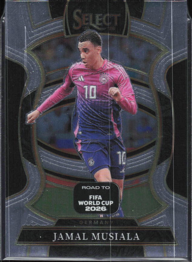 Jamal Musiala – 2025-26 Panini Select Road to FIFA World Cup #1 Terrace – framsida