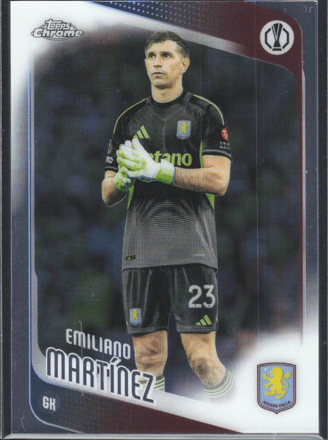 2025-26 Topps Chrome UEFA Club Competitions #75 Emiliano Martínez – framsida