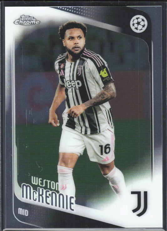 2025-26 Topps Chrome UEFA Club Competitions #15 Weston McKennie – framsida