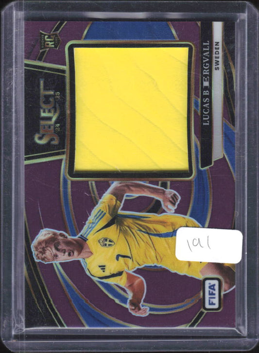 2024-25 Panini Select FIFA #JS-LB Lucas Bergvall Jumbo Swatches Purple Prizm 17/49 – framsida