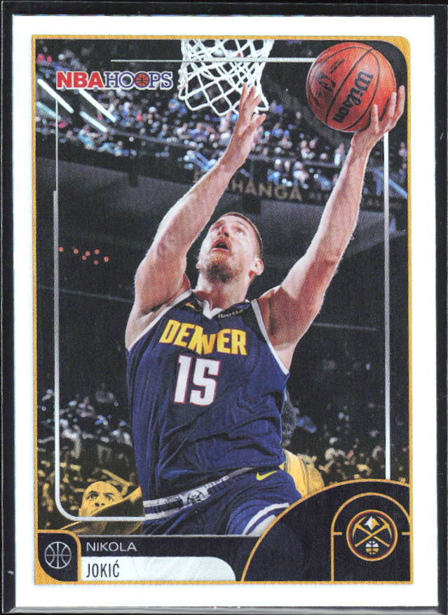 Nikola Jokić 2025-26 NBA Hoops #82 – framsida