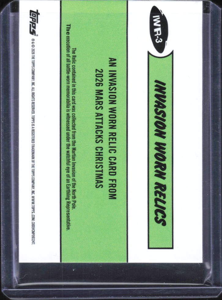 2026 Topps Mars Attacks Christmas Elf’s Socks Invasion Worn Relics Relikkort #IWR-3 – baksida