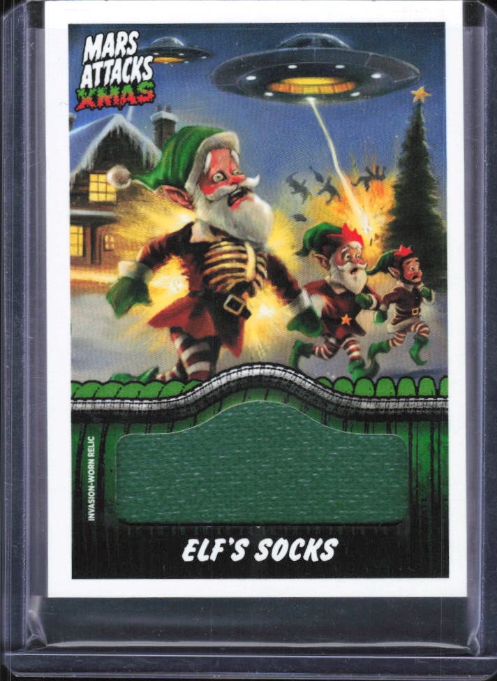 2026 Topps Mars Attacks Christmas Elf’s Socks Invasion Worn Relics Relikkort #IWR-3 – framsida