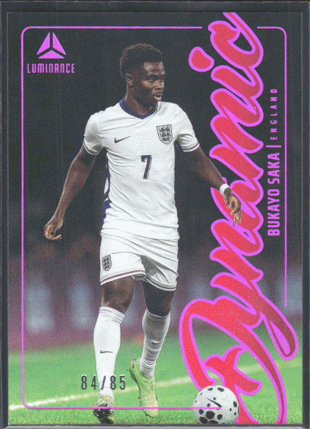 Bukayo Saka – 2026 Panini Luminance England #5 Dynamic Magenta 84/85 – framsida